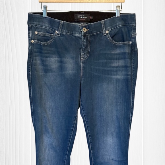 TORRID Bombshell Skinny Jean - Premium Stretch Dark Wash - Picture 5 of 13